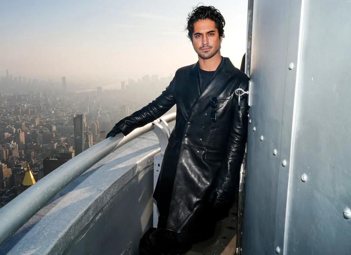 Avan Jogia as TravisAvan Jogia joins the cast as Travis, Joanne’s former boyfriend. Confident and difficult to impress, Travis enjoys getting under Joanne’s skin. His arrival adds another complication to her life with Noah, particularly as the couple settles into living together. 